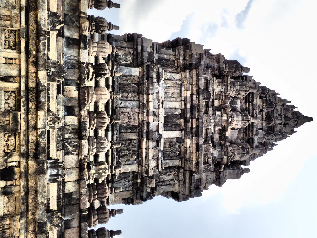 Borobudur-y-prambanan-travelingnomads 