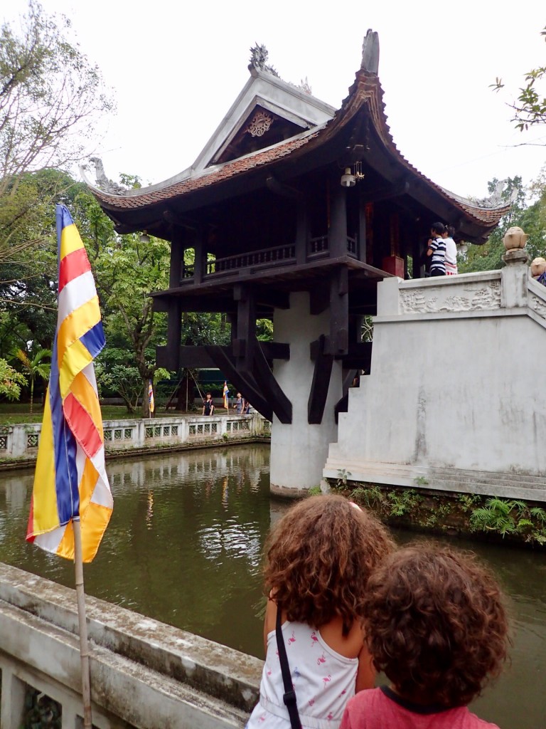 Hanoi-pagoda-un-pilar