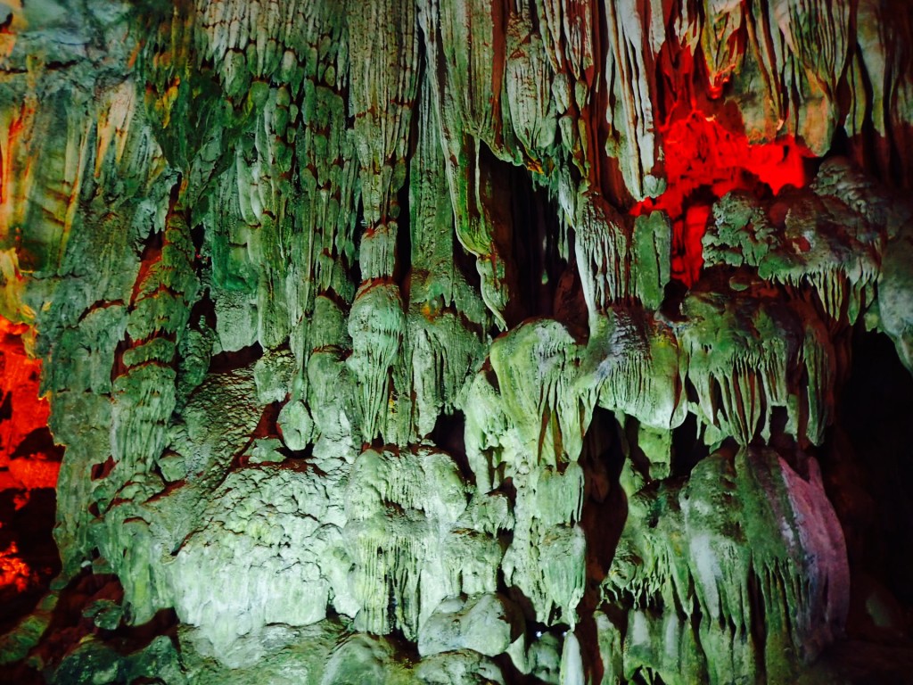 Ha-long-cave