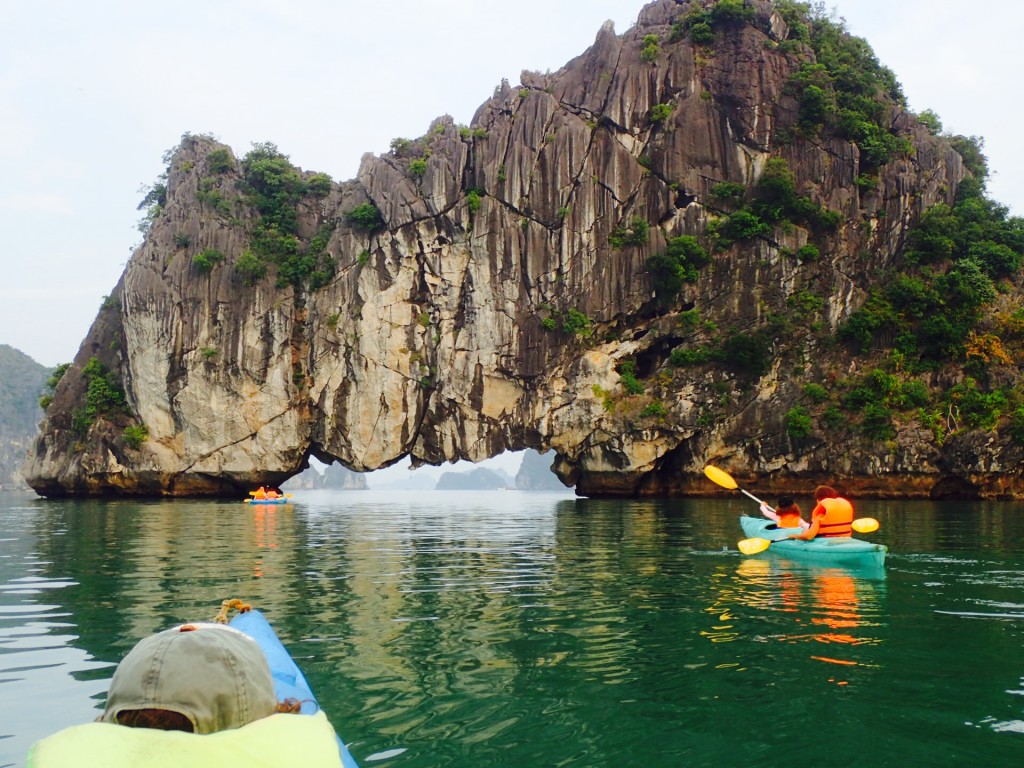 Ha-Long-Vietnam-kayak