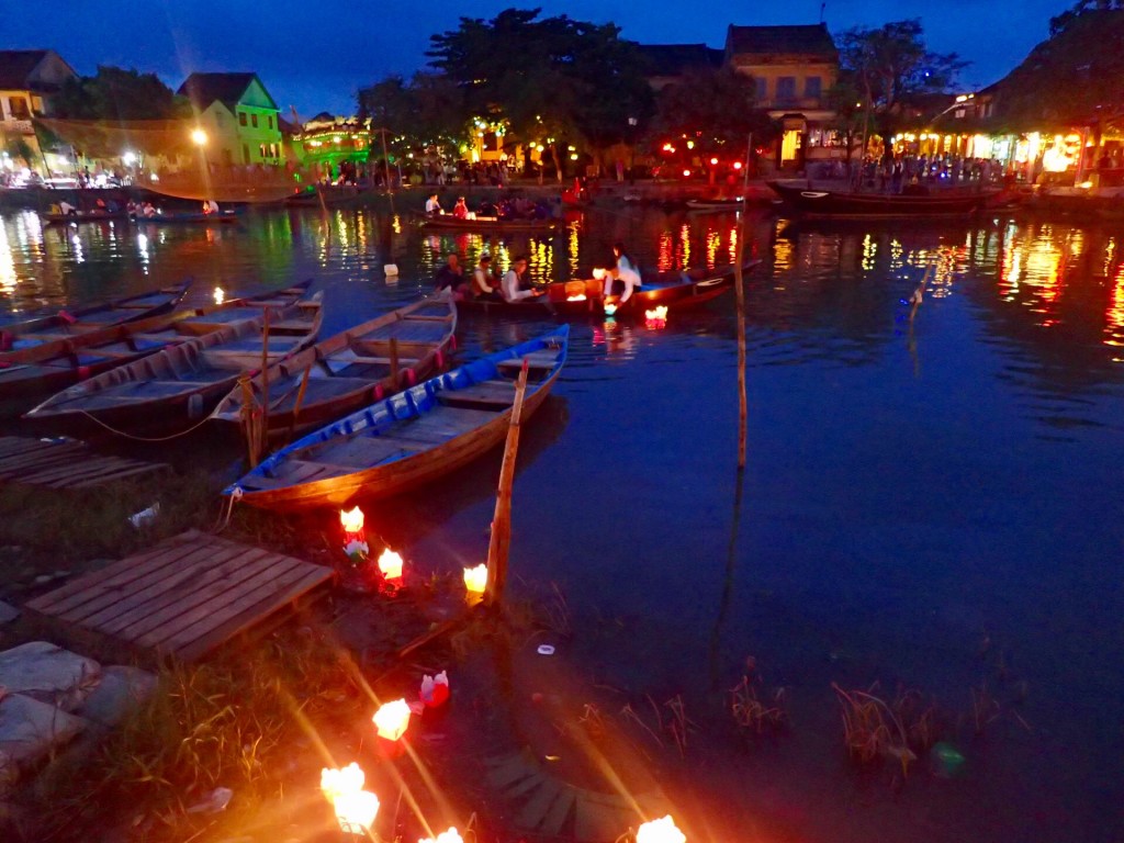 Hoi-an-lanternes-maisons-traditionnelles-Fleuve