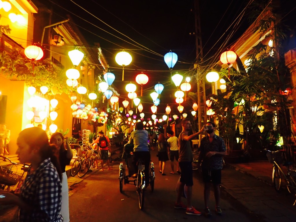 Hoi-an-lanternes-maisons-traditionnelles-Nuit