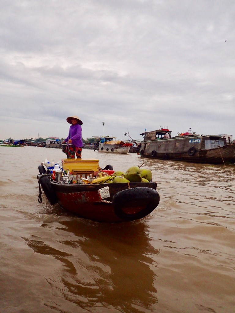 Mercados-flotantes-Mekong-Cai-Rang-Phong-Dien-vendedora