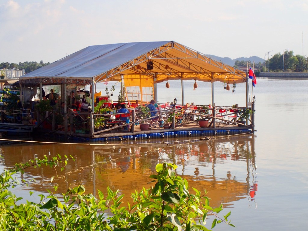 Kampot-barco-terraza