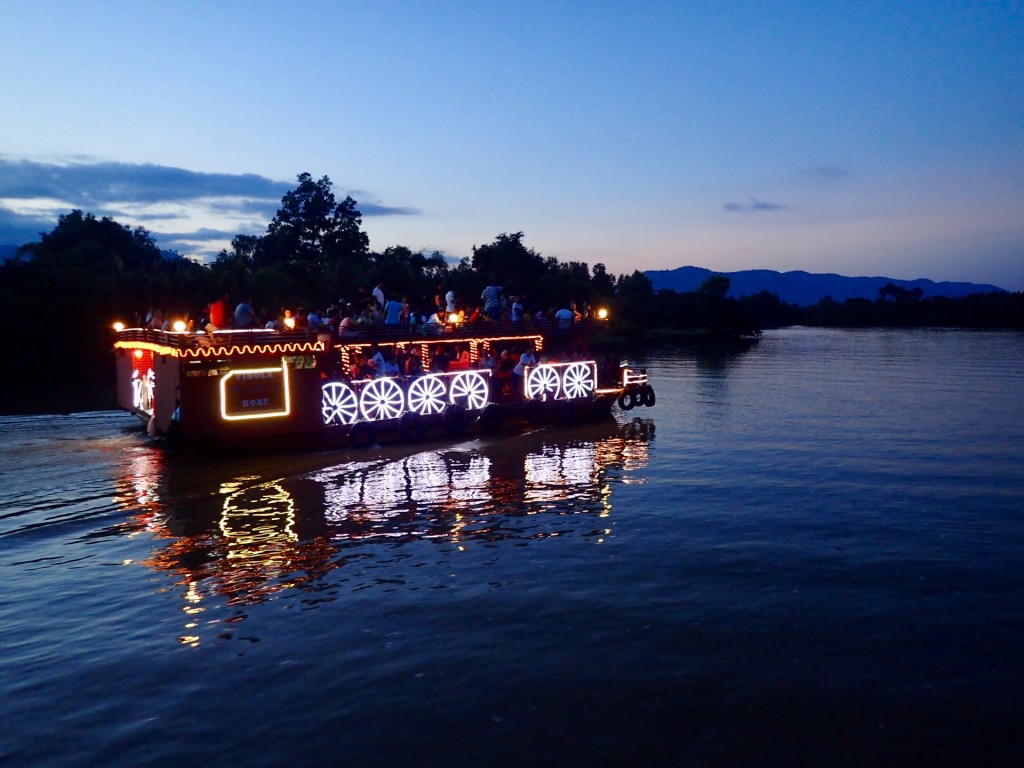 Kampot-barco-fiesta