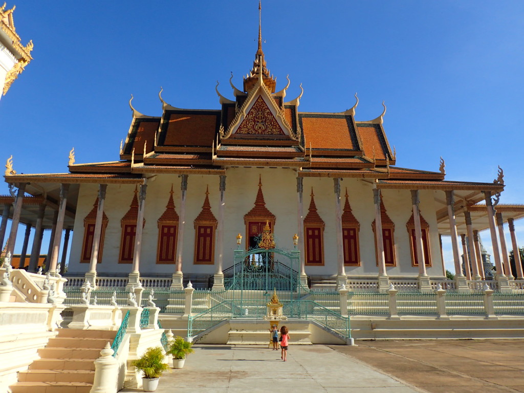Phnom-Penh-renovada-Pagoda-plata