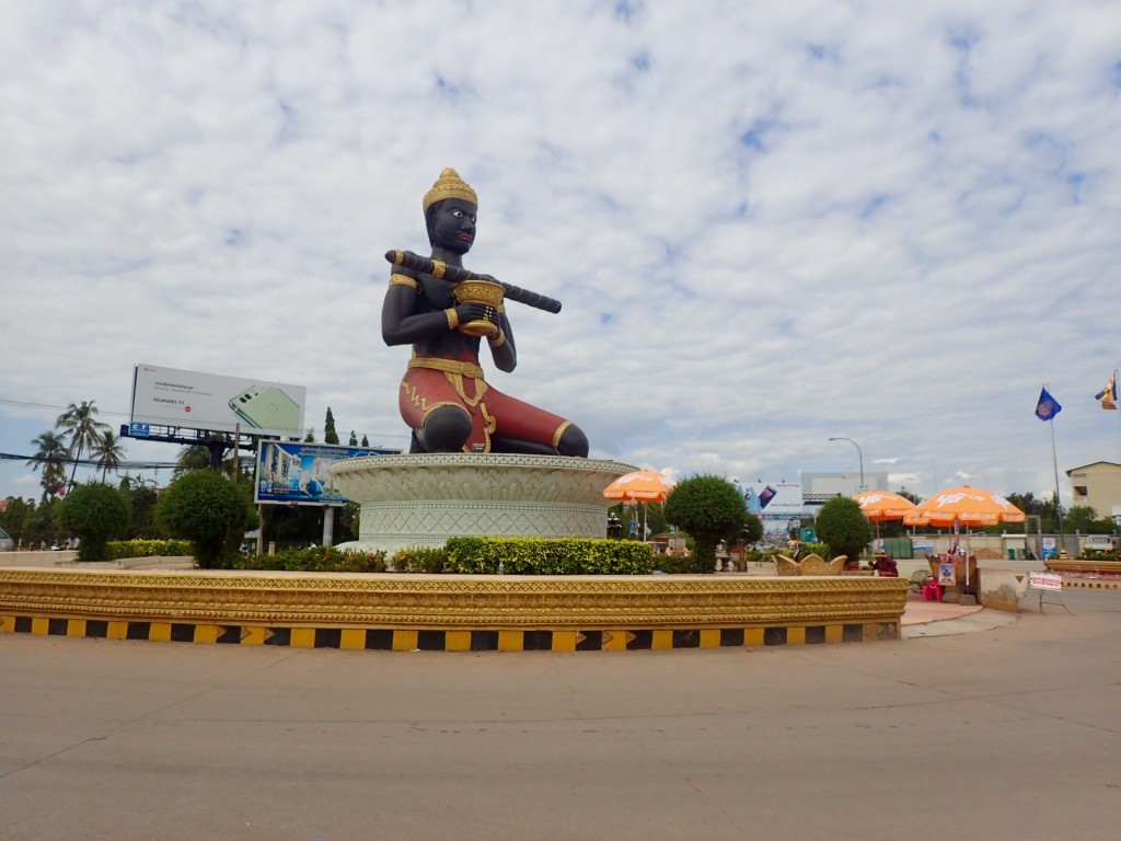 activites-a-faire-a-battambang-statue
